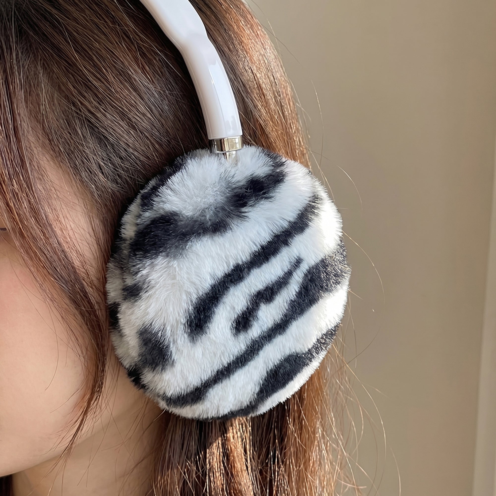 Anna-Kaci Tiger Print Plush Headphone Case for AirPods Max, Cute Furry Protective Cover with Soft Lining