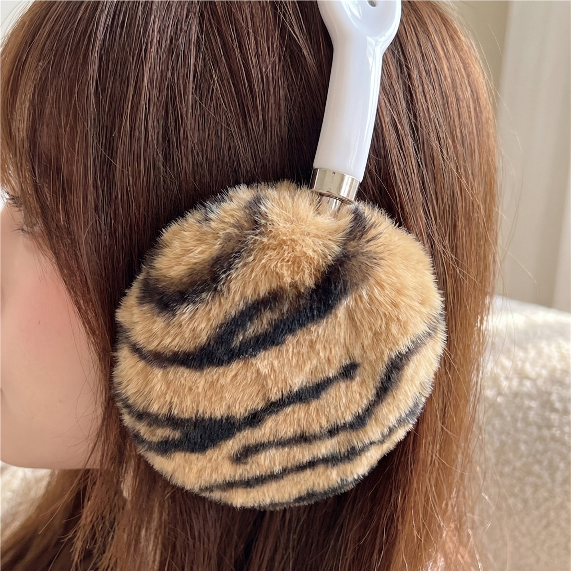 Anna-Kaci Tiger Print Plush Headphone Case for AirPods Max, Cute Furry Protective Cover with Soft Lining