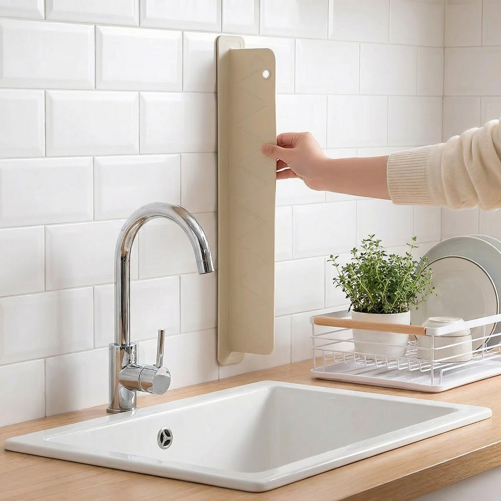 Anna-Kaci 2-PC Kitchen Sink Splash Guard Silicone Water Barrier for Faucet Anti Splash Counter Protector