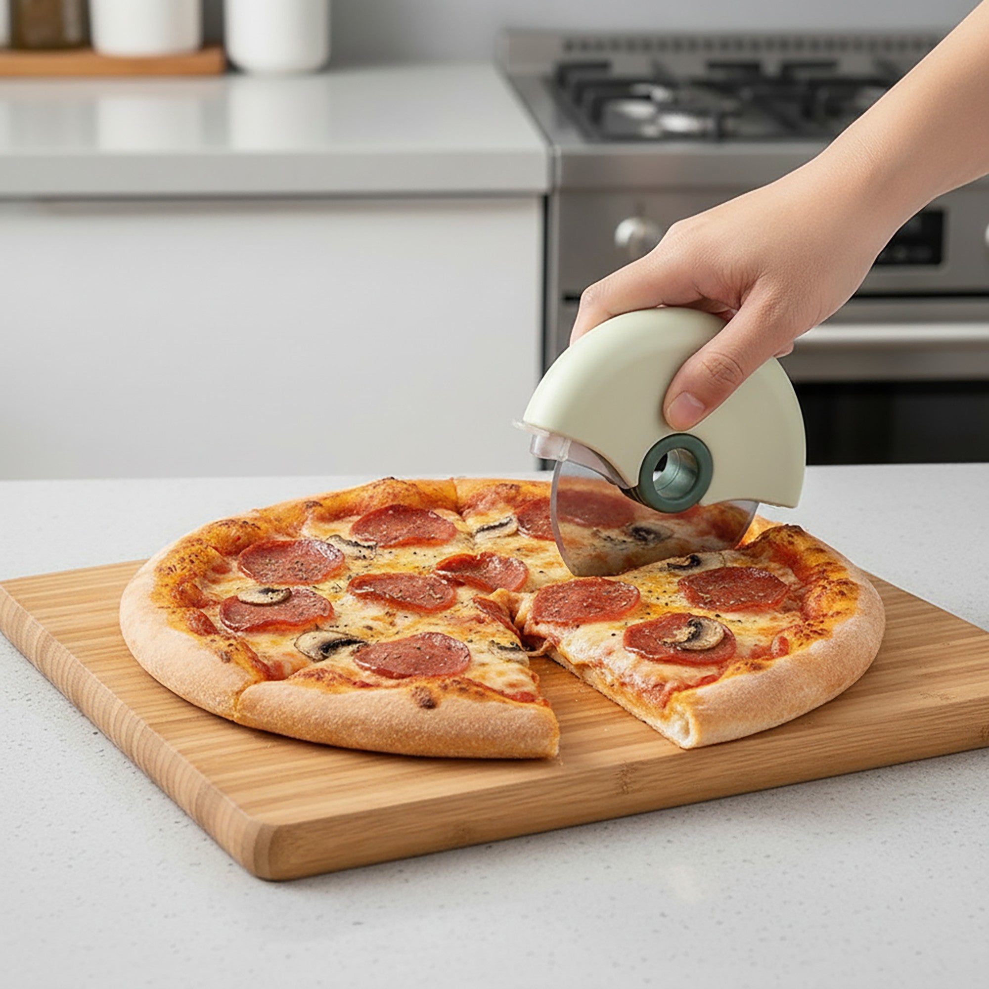 Anna-Kaci Pizza Cutter Wheel with Protective Cover Compact Handheld Rolling Blade Kitchen Cutting Tool