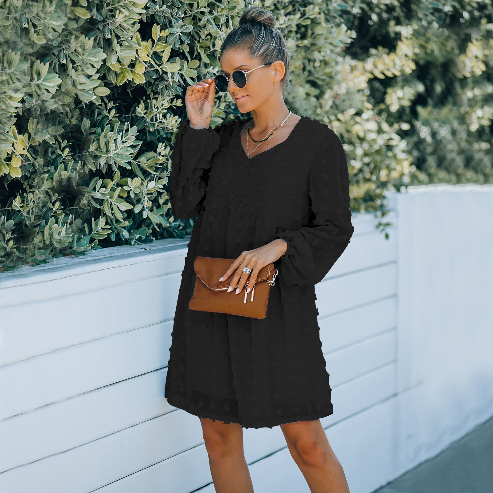 Vestido recto ligero con lunares y clip