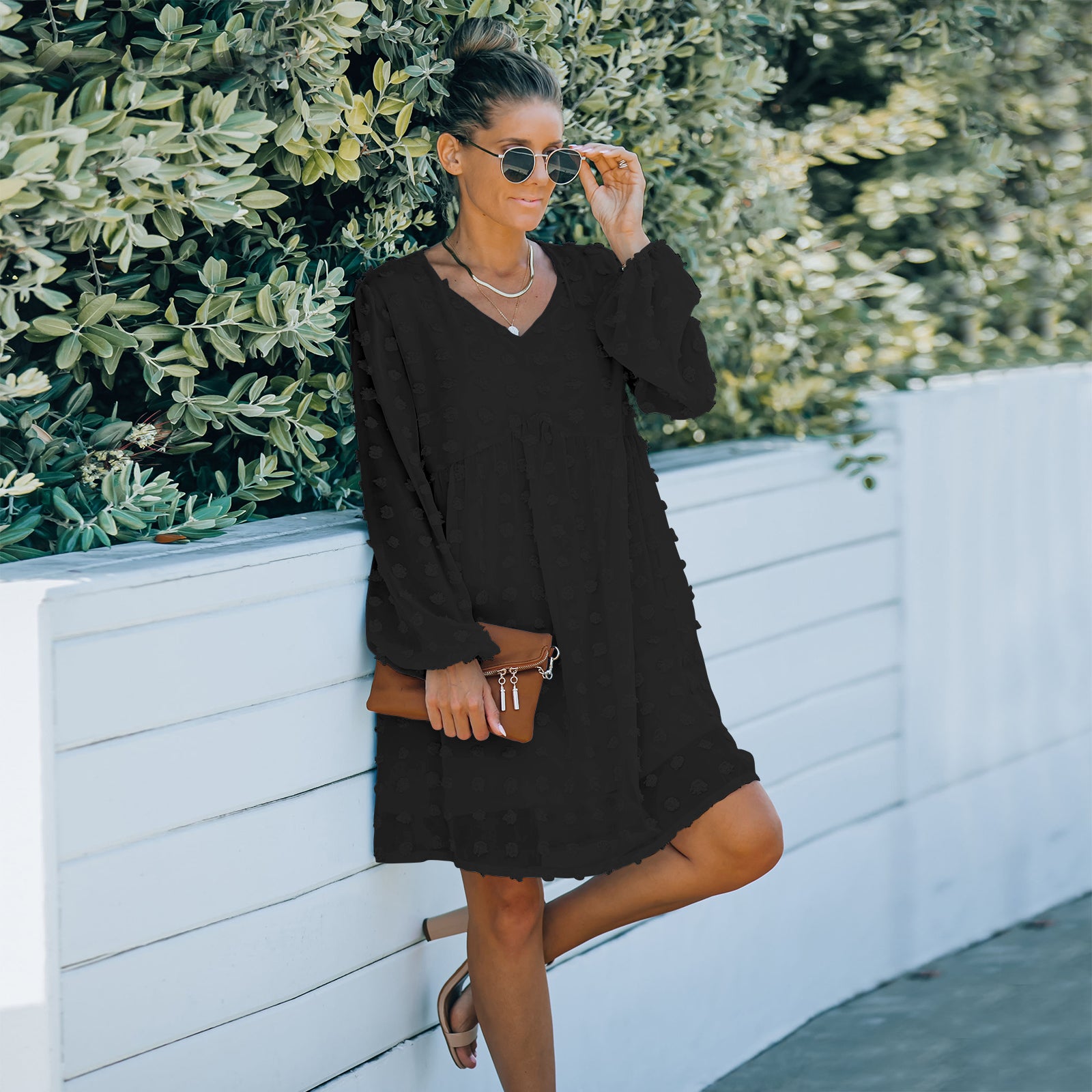 Vestido recto ligero con lunares y clip