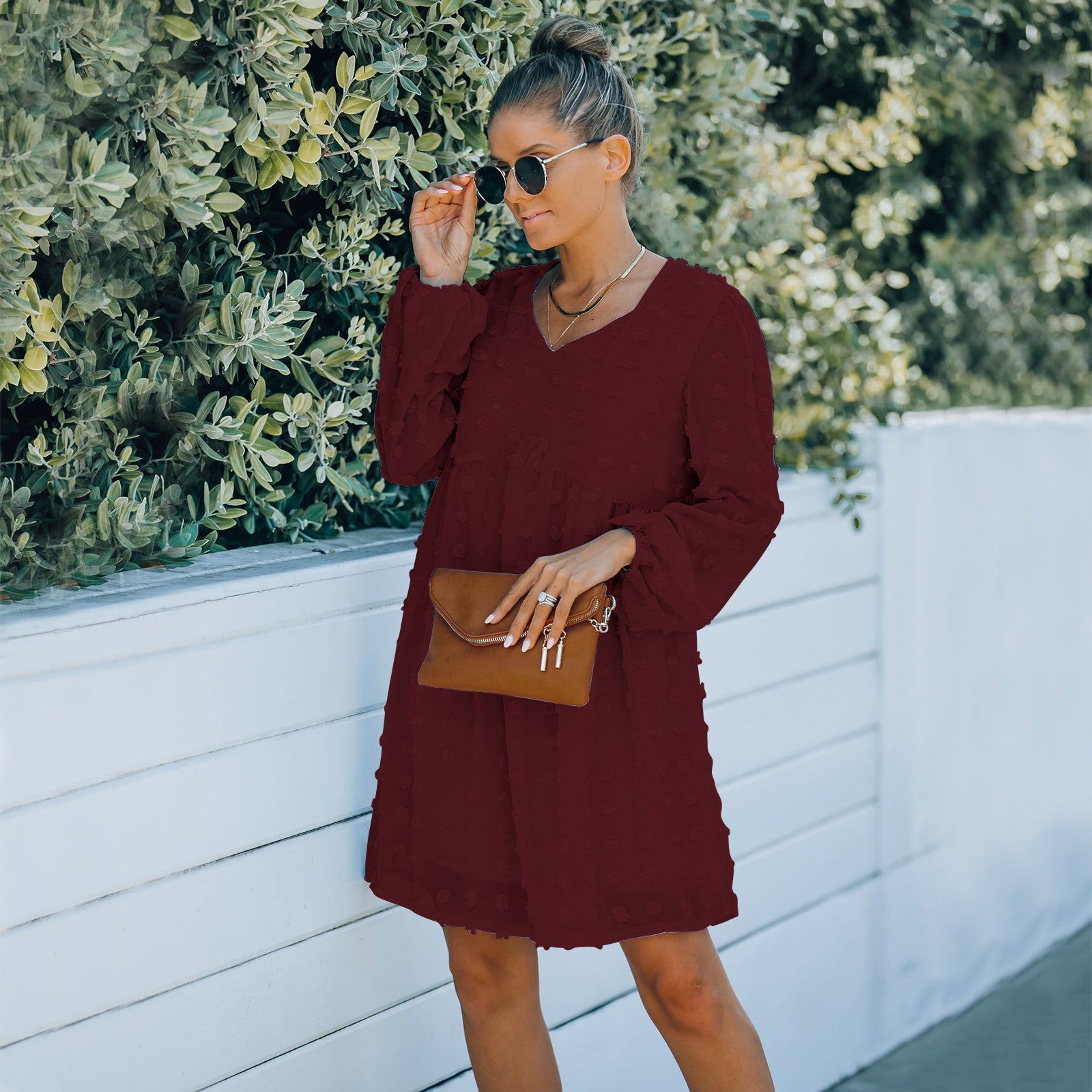 Vestido recto ligero con lunares y clip