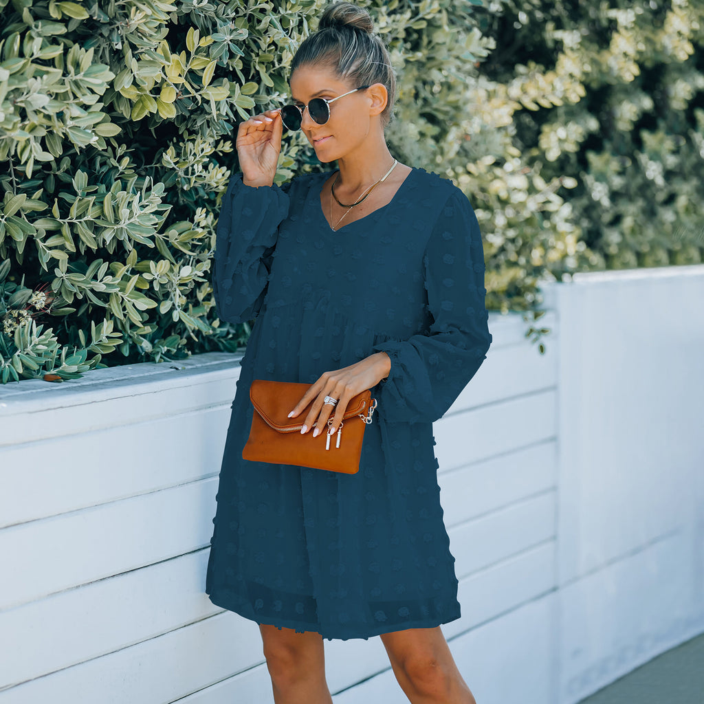 Vestido recto ligero con lunares y clip