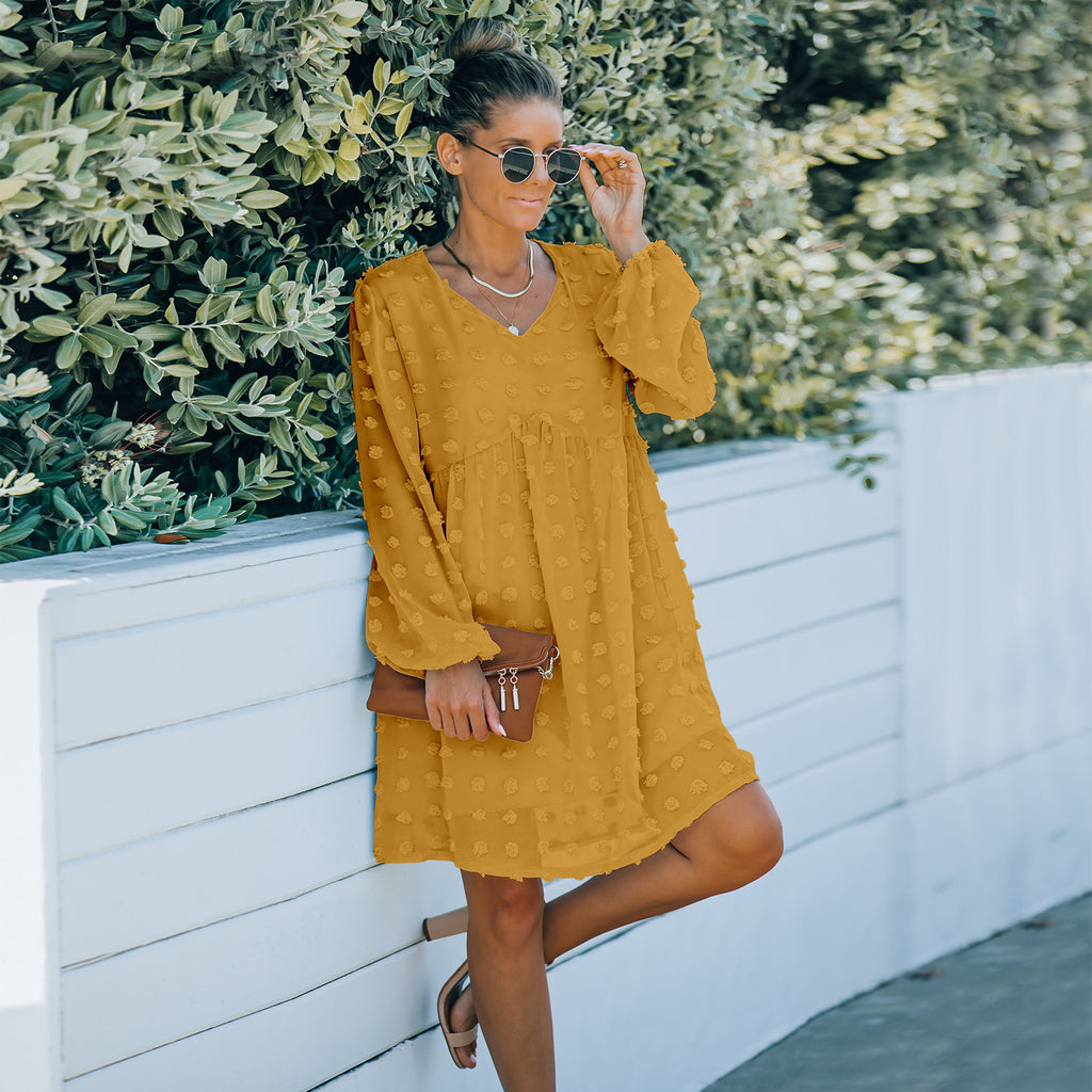 Vestido recto ligero con lunares y clip