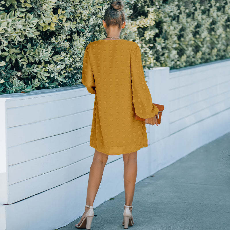 Vestido recto ligero con lunares y clip