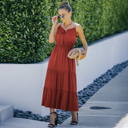 Vestido con tirantes y dobladillo con volantes en color liso