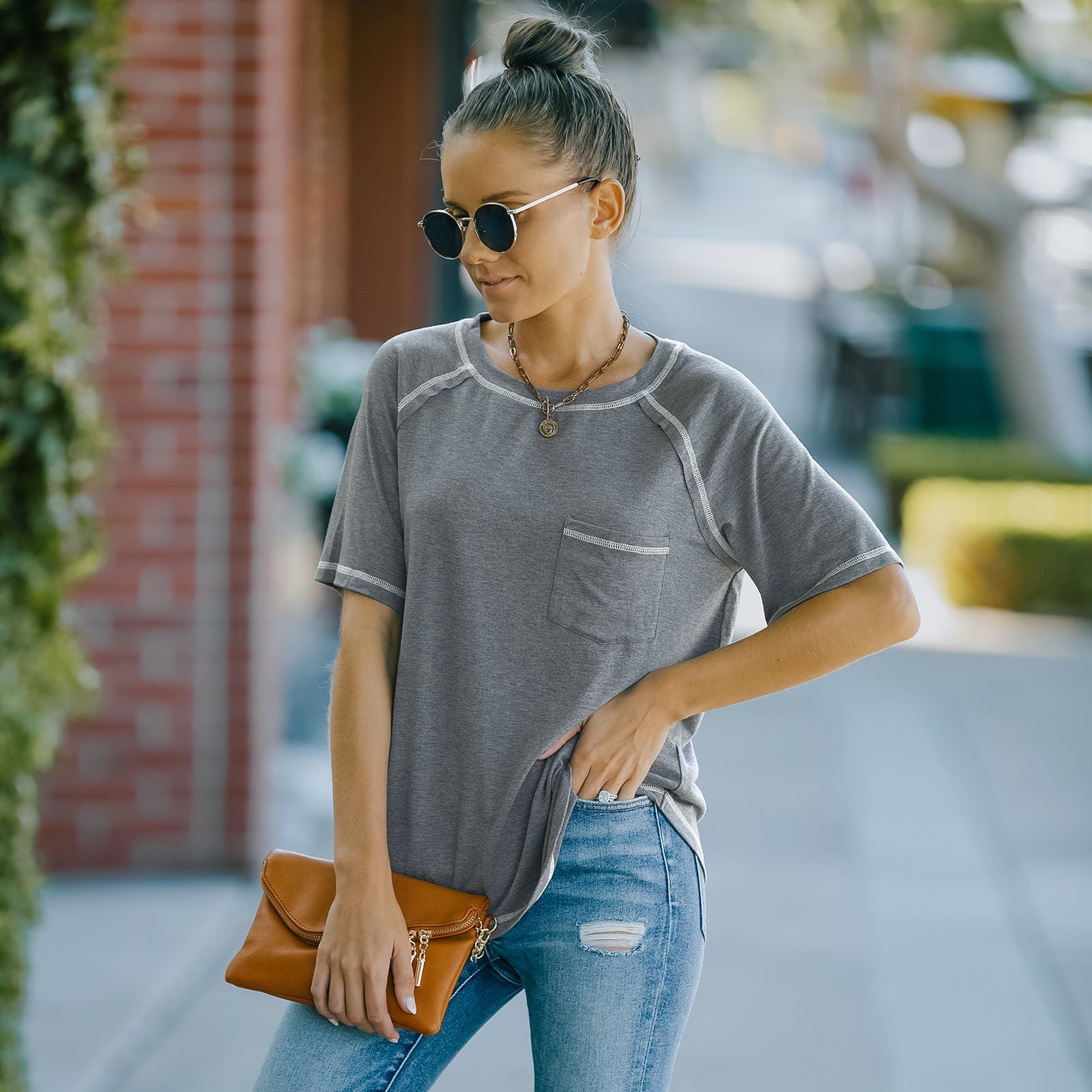 Camiseta básica de verano con cuello redondo, manga corta y bolsillo en el pecho
