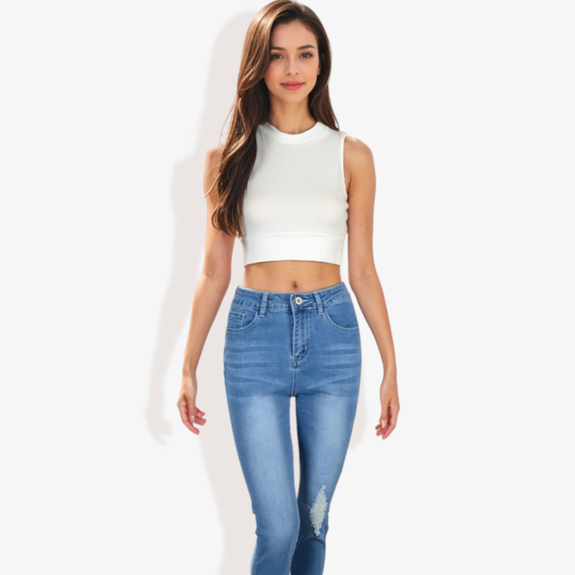 Camiseta corta con cuello alto, espalda abierta y lazo en la cintura 