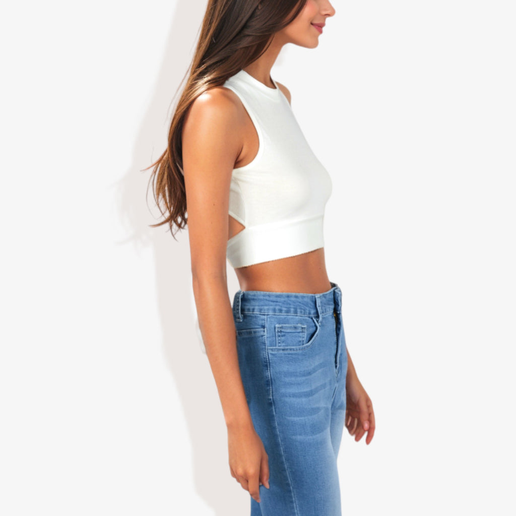 Camiseta corta con cuello alto, espalda abierta y lazo en la cintura 