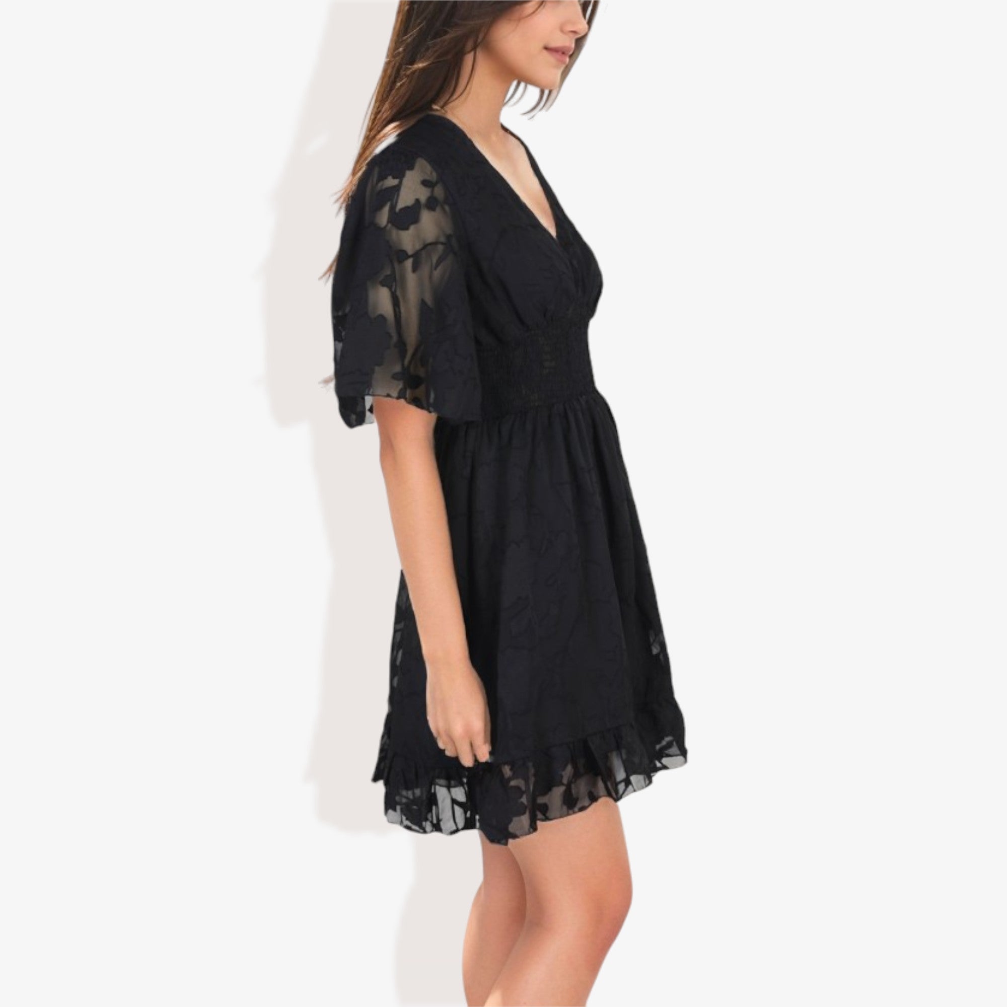 Vestido mini de encaje con escote en V y manga corta