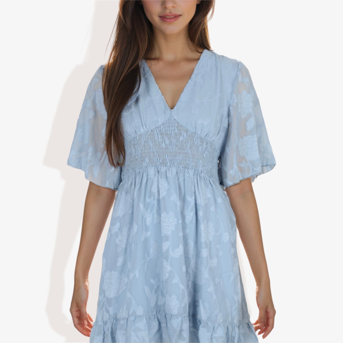 Vestido mini de encaje con escote en V y manga corta