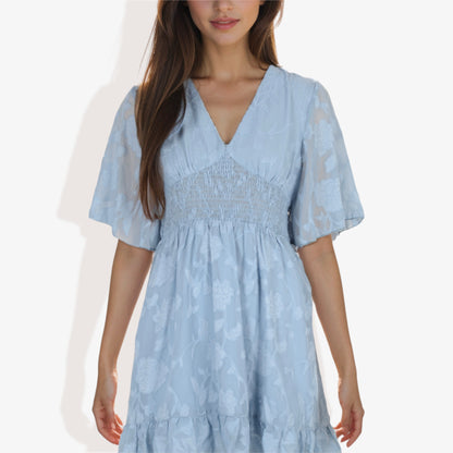 Vestido mini de encaje con escote en V y manga corta