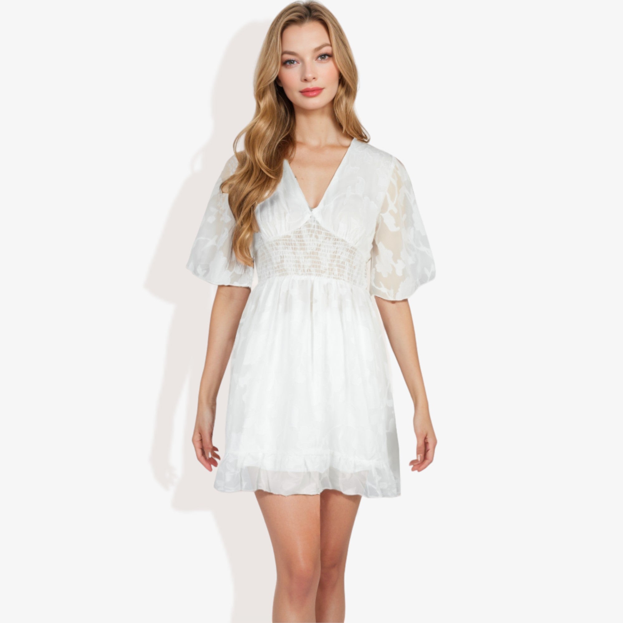 Vestido mini de encaje con escote en V y manga corta