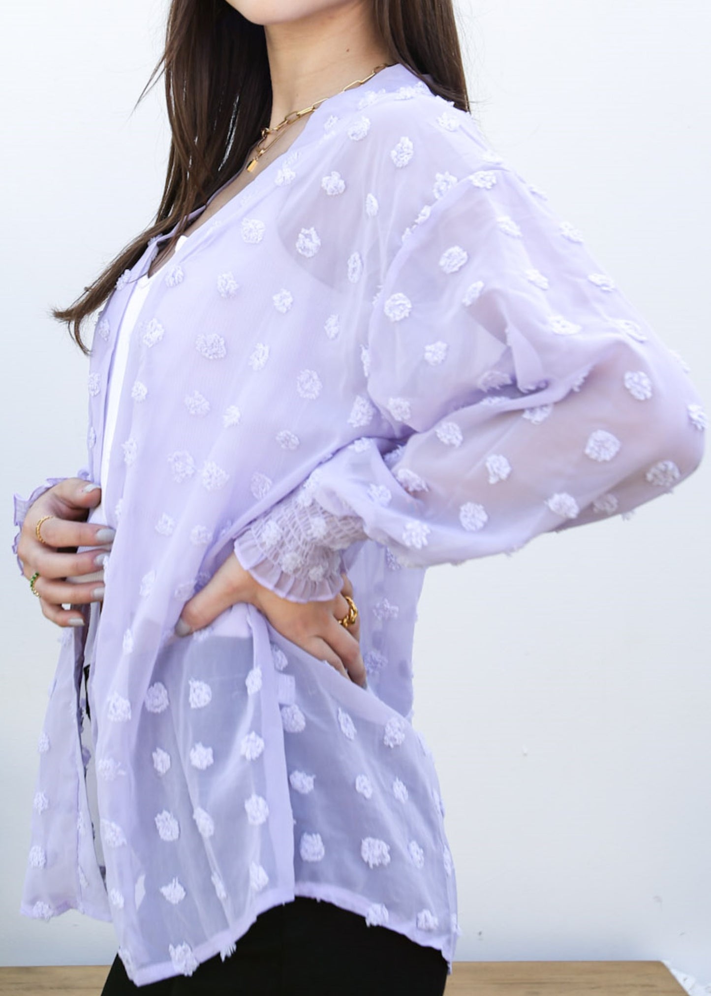 Cárdigan con mangas de obispo y puntos con clip