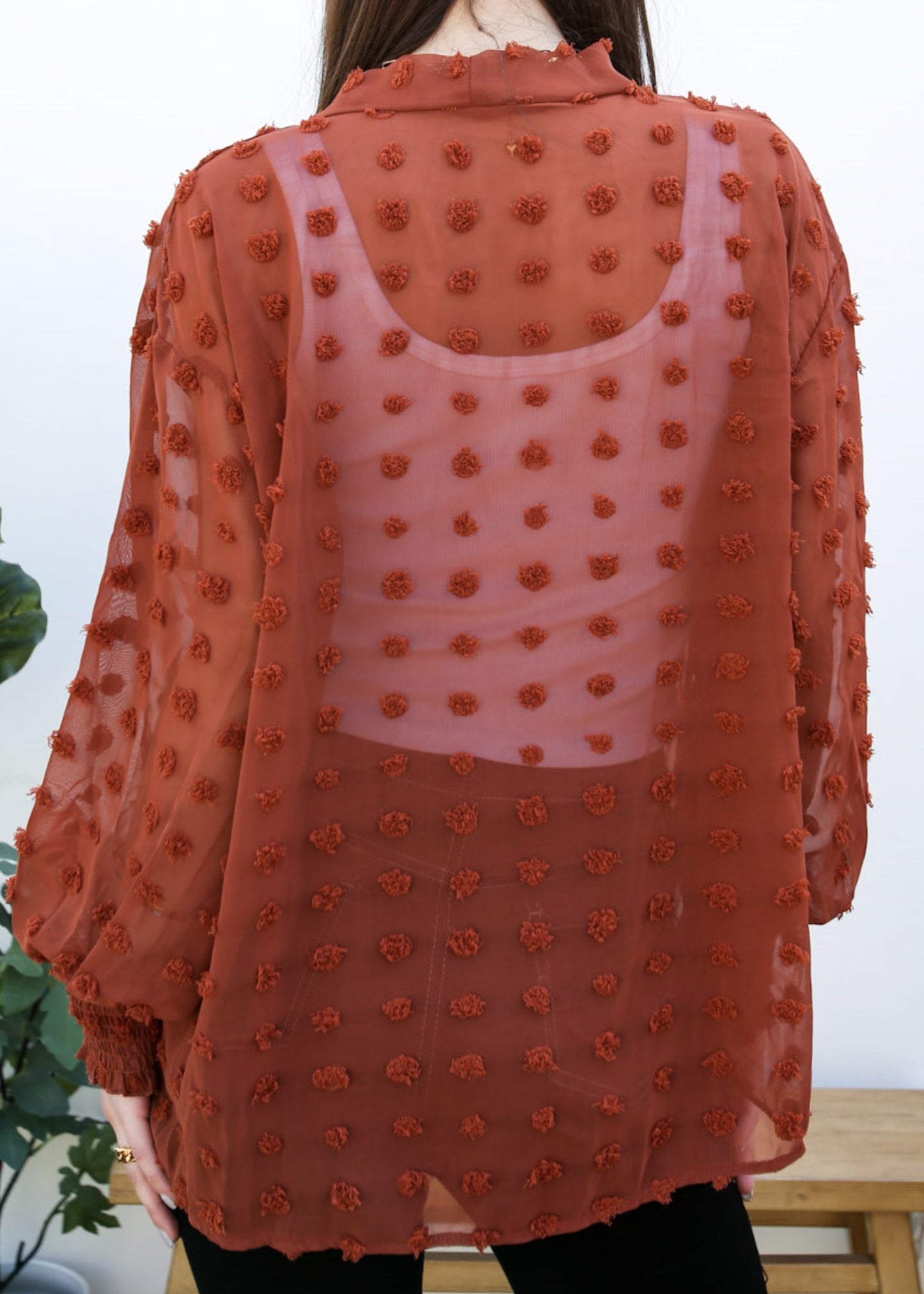 Cárdigan con mangas de obispo y puntos con clip