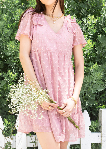 Vestido babydoll texturizado con hombros con volantes