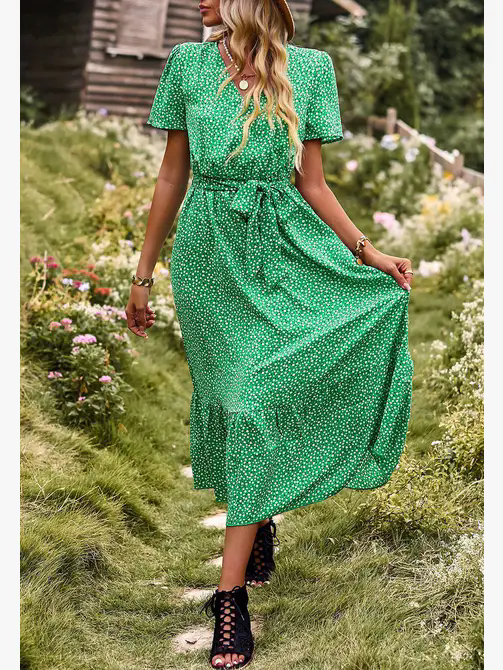 Vestido midi con dobladillo con volantes y estampado floral 