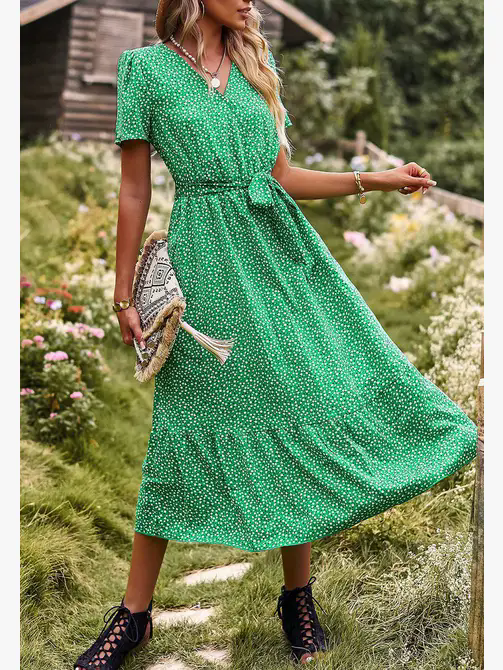 Vestido midi con dobladillo con volantes y estampado floral 