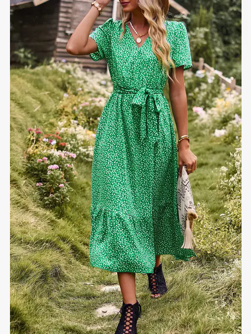 Vestido midi con dobladillo con volantes y estampado floral 