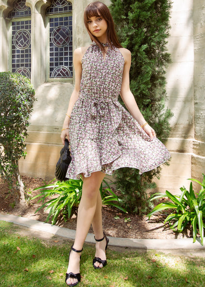 Vestido halter con abertura frontal y flores