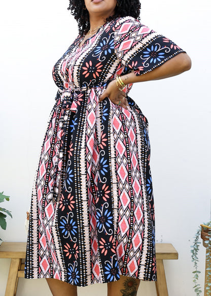 Vestido midi con estampado geométrico y cinturón anudado en talla grande 