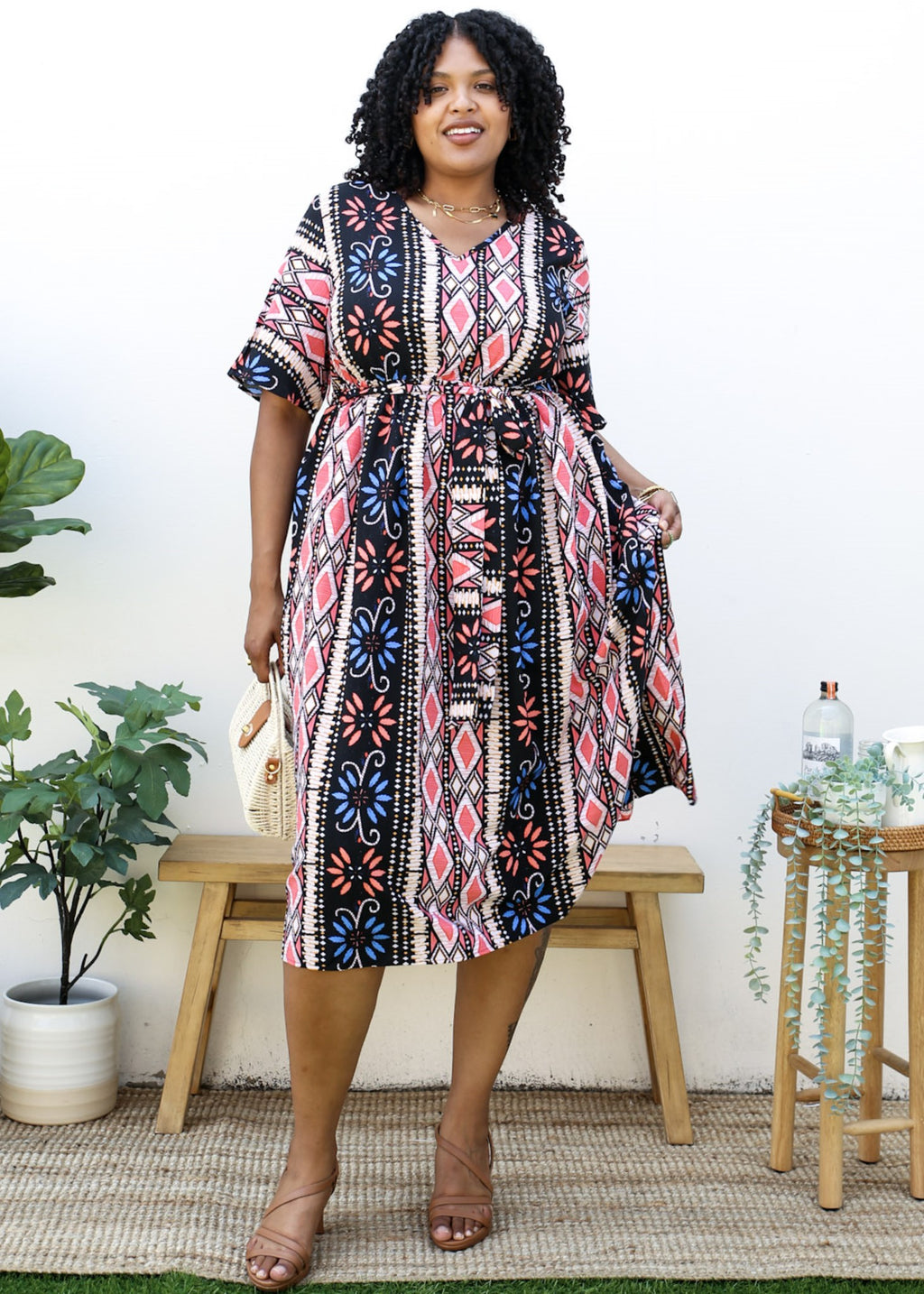 Vestido midi con estampado geométrico y cinturón anudado en talla grande 