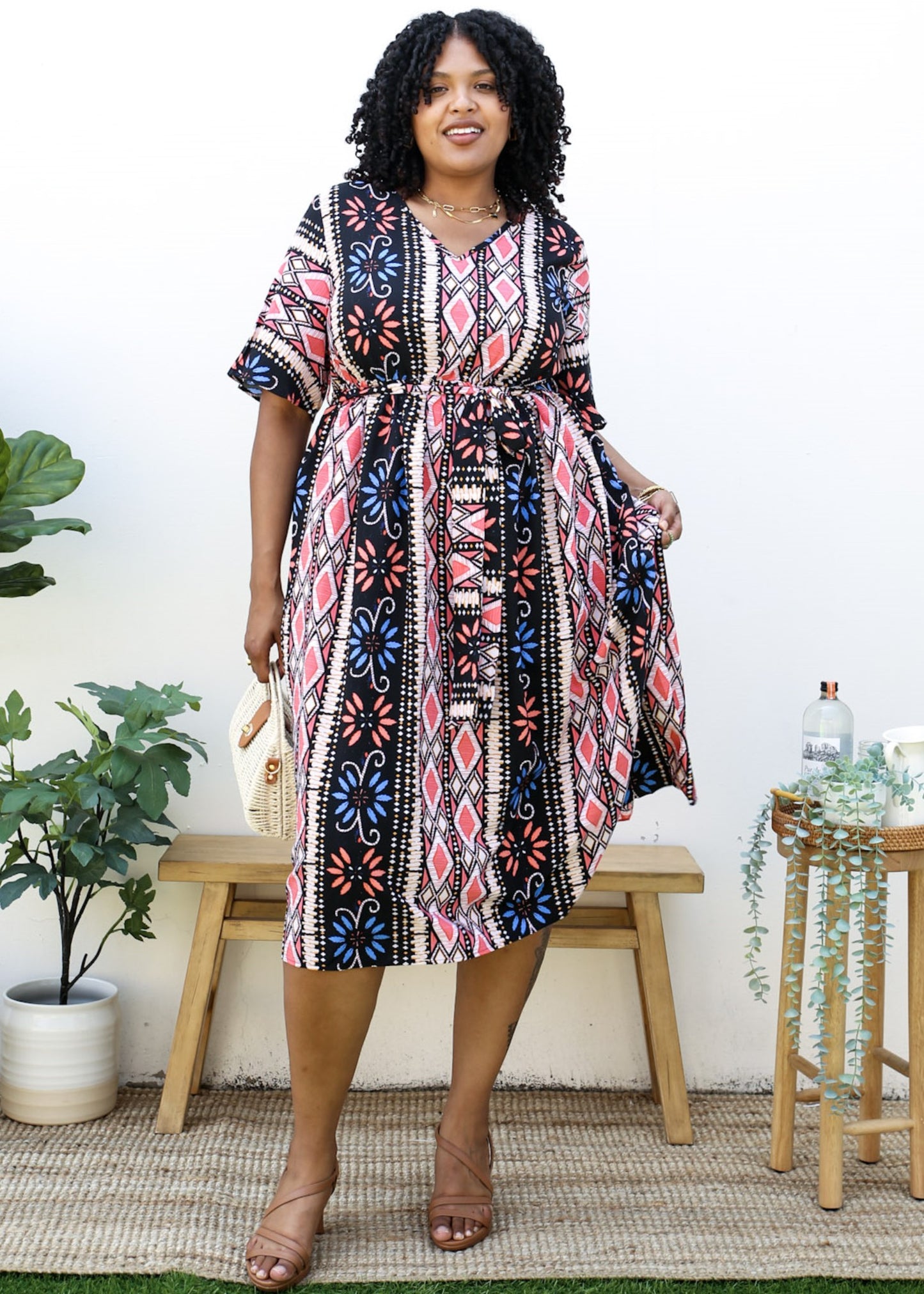 Vestido midi con estampado geométrico y cinturón anudado en talla grande 