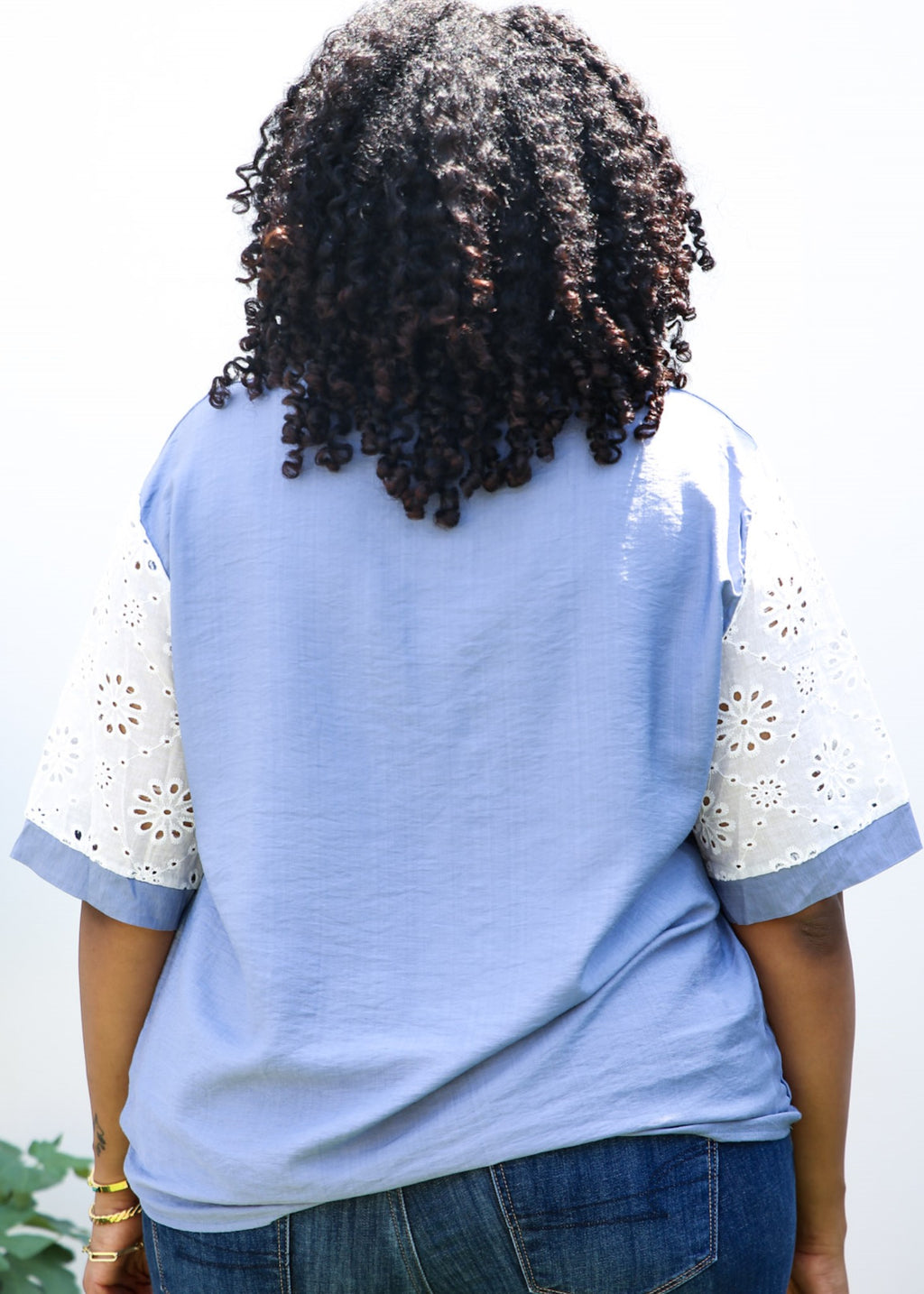 Blusa con estampado floral de crochet en blanco estilo bohemio y mangas de talla grande
