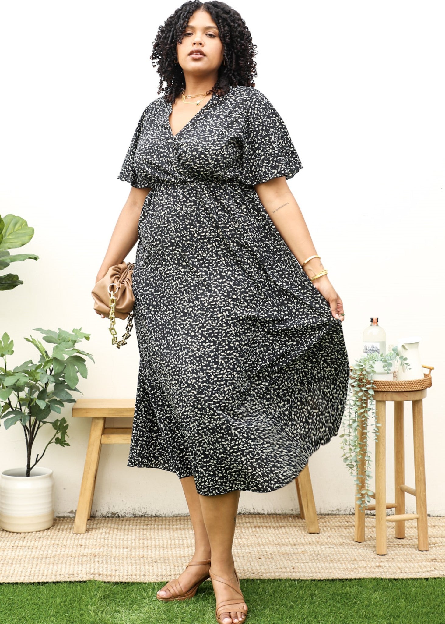Vestido largo cruzado con estampado floral blanco y escote en V de talla grande 
