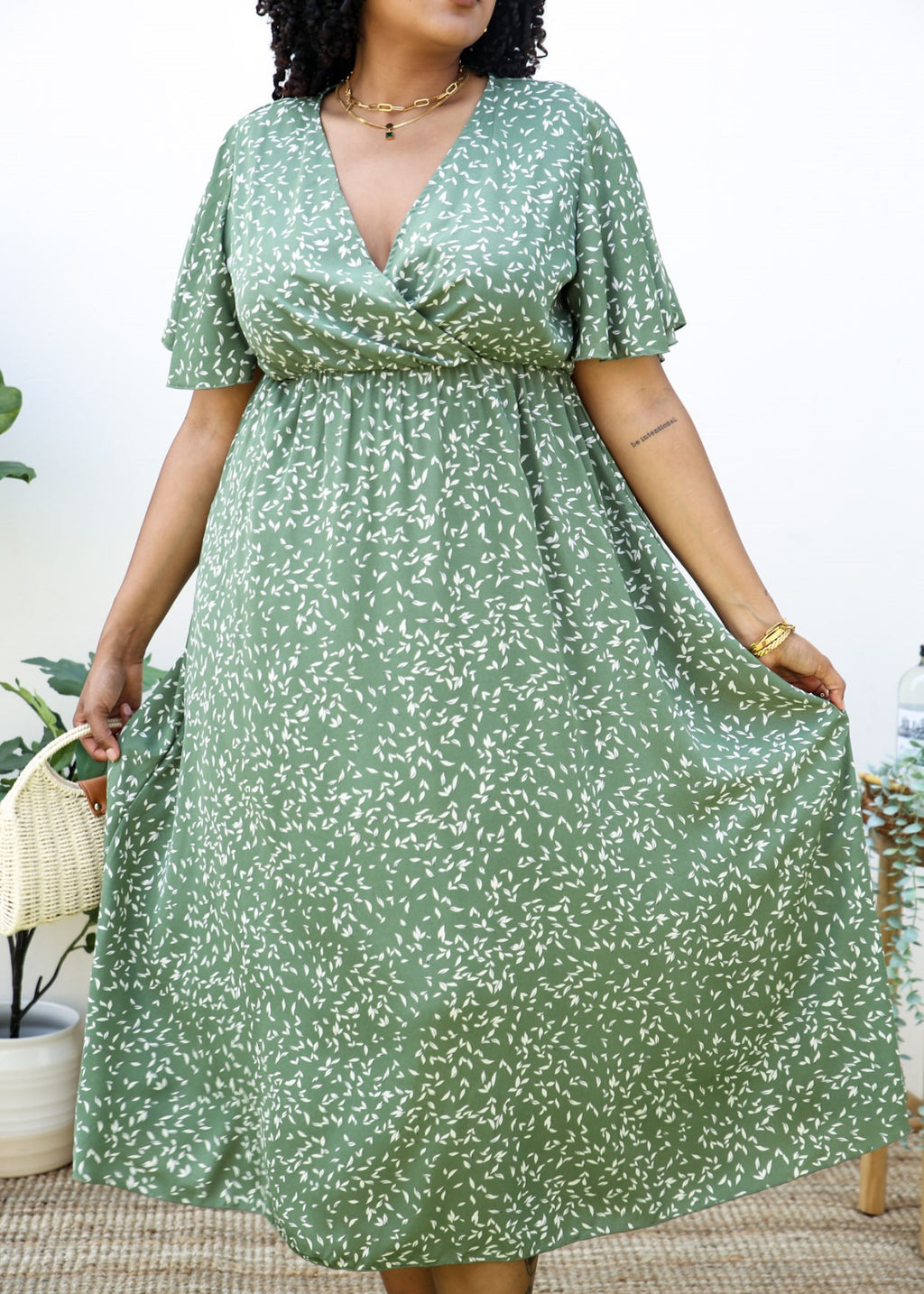 Vestido largo cruzado con estampado floral blanco y escote en V de talla grande 