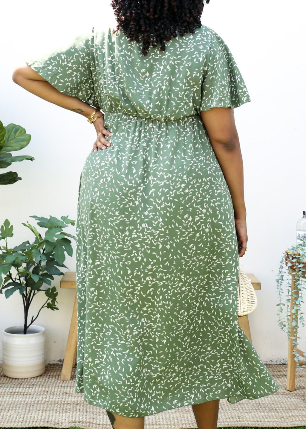Vestido largo cruzado con estampado floral blanco y escote en V de talla grande 