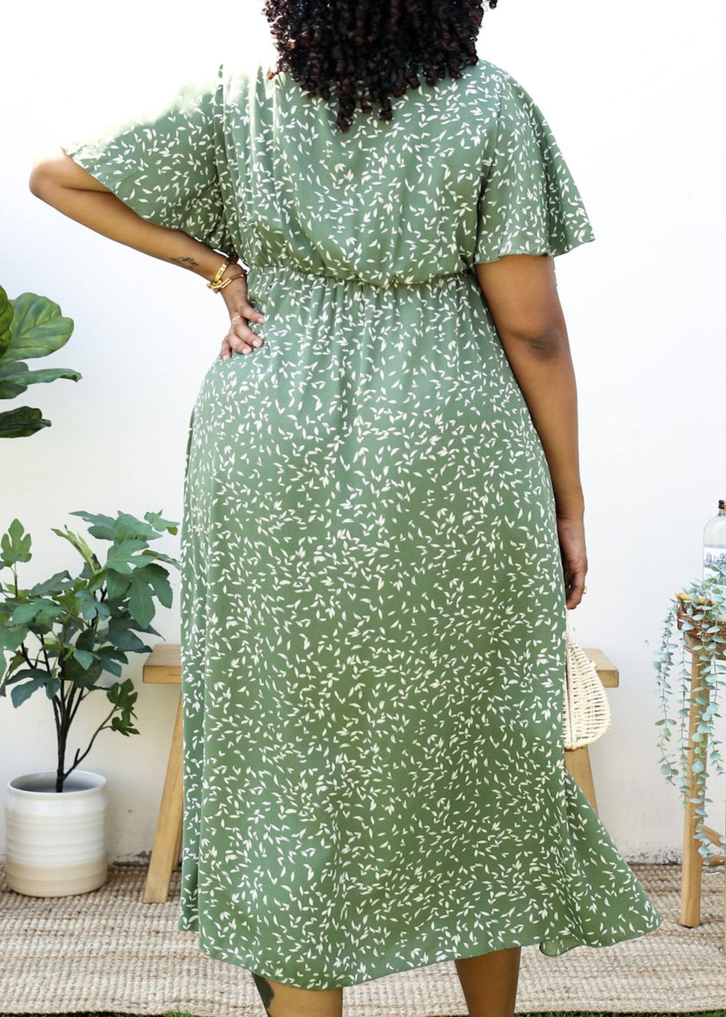 Vestido largo cruzado con estampado floral blanco y escote en V de talla grande 