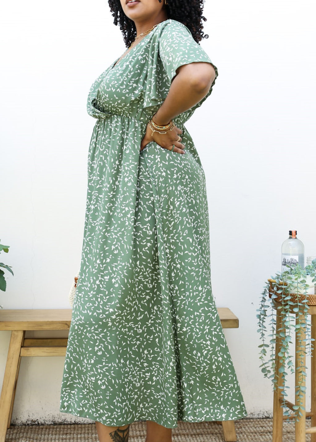 Vestido largo cruzado con estampado floral blanco y escote en V de talla grande 