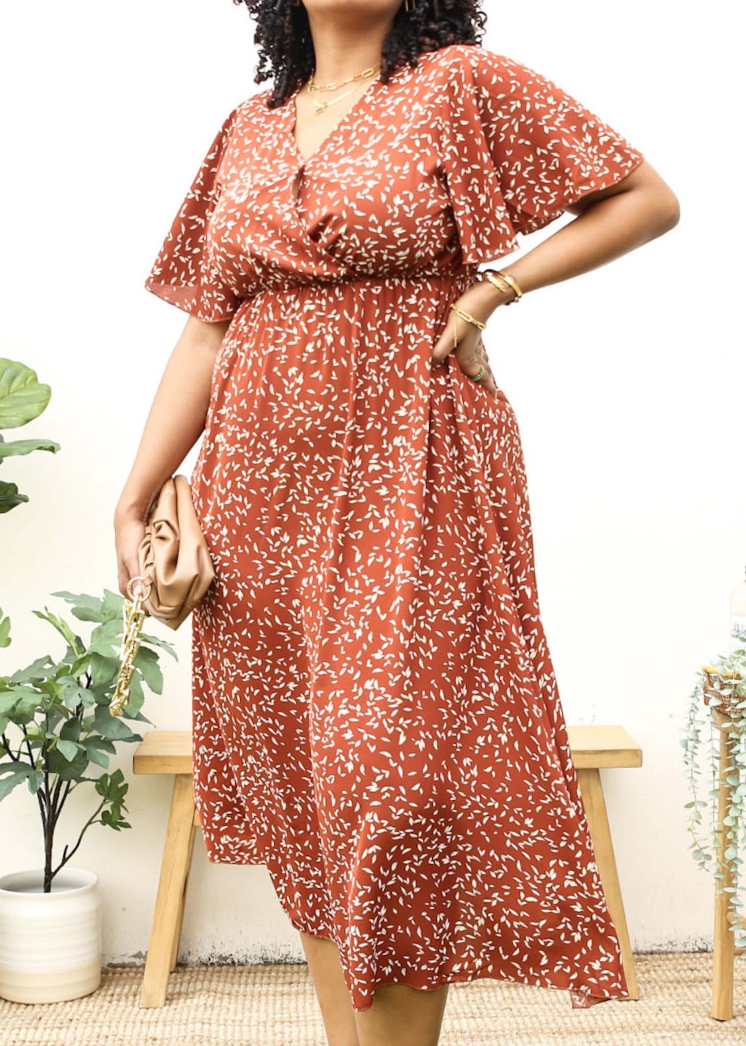 Vestido largo cruzado con estampado floral blanco y escote en V de talla grande 