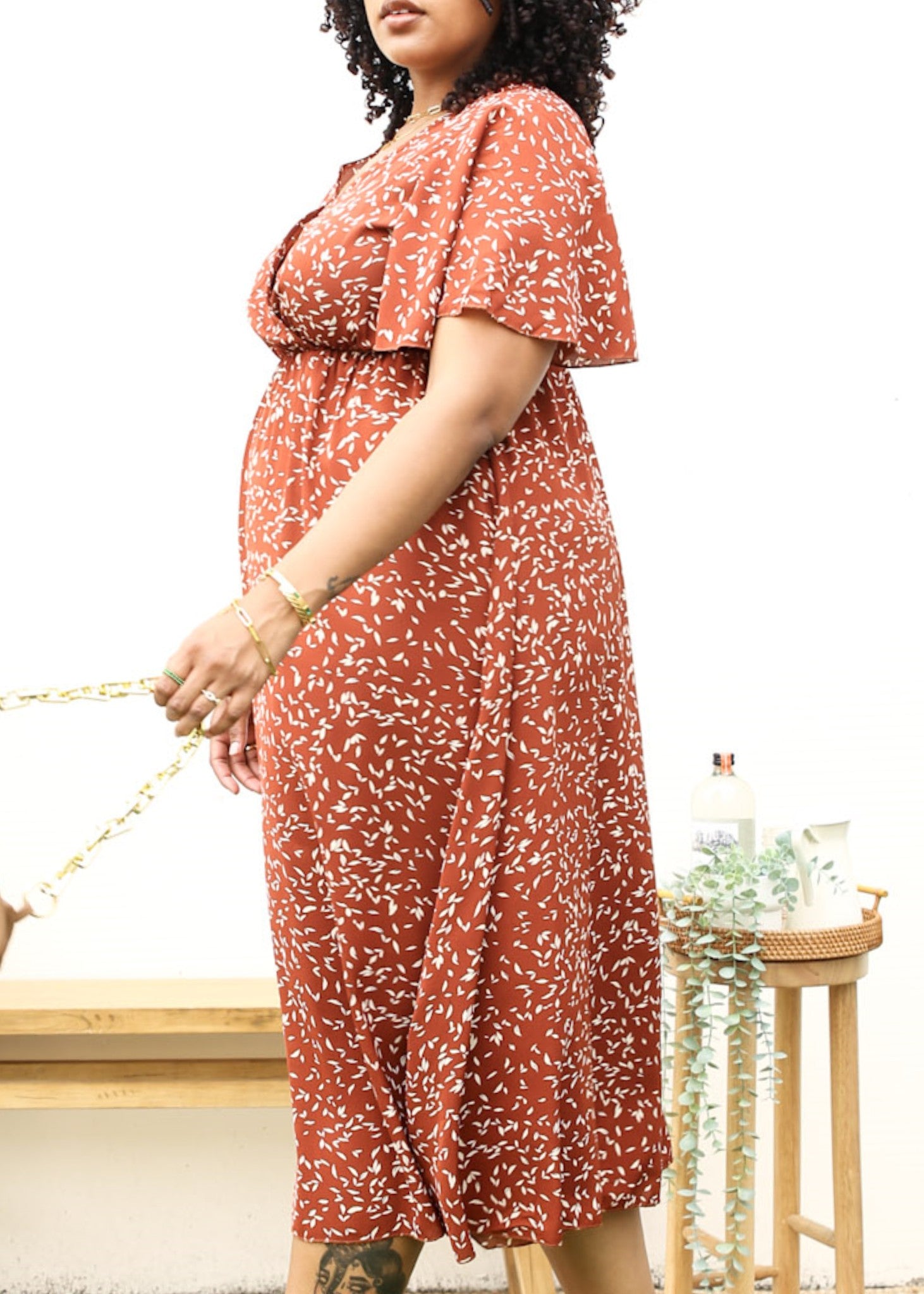 Vestido largo cruzado con estampado floral blanco y escote en V de talla grande 