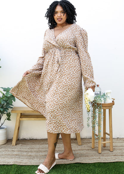 Vestido largo fluido cruzado con estampado de cachemira en talla grande 