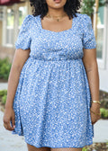 Vestido blanco con escote cuadrado y estampado floral de talla grande 