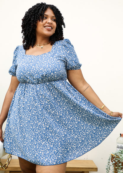 Vestido blanco con escote cuadrado y estampado floral de talla grande 