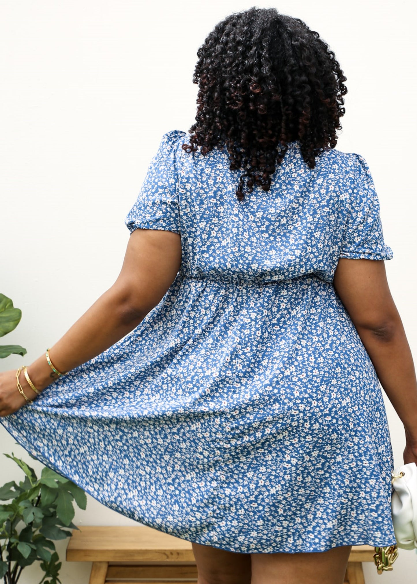 Vestido blanco con escote cuadrado y estampado floral de talla grande 