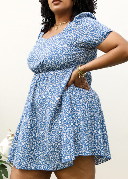 Vestido blanco con escote cuadrado y estampado floral de talla grande 