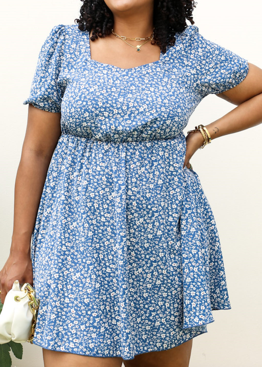 Vestido blanco con escote cuadrado y estampado floral de talla grande 
