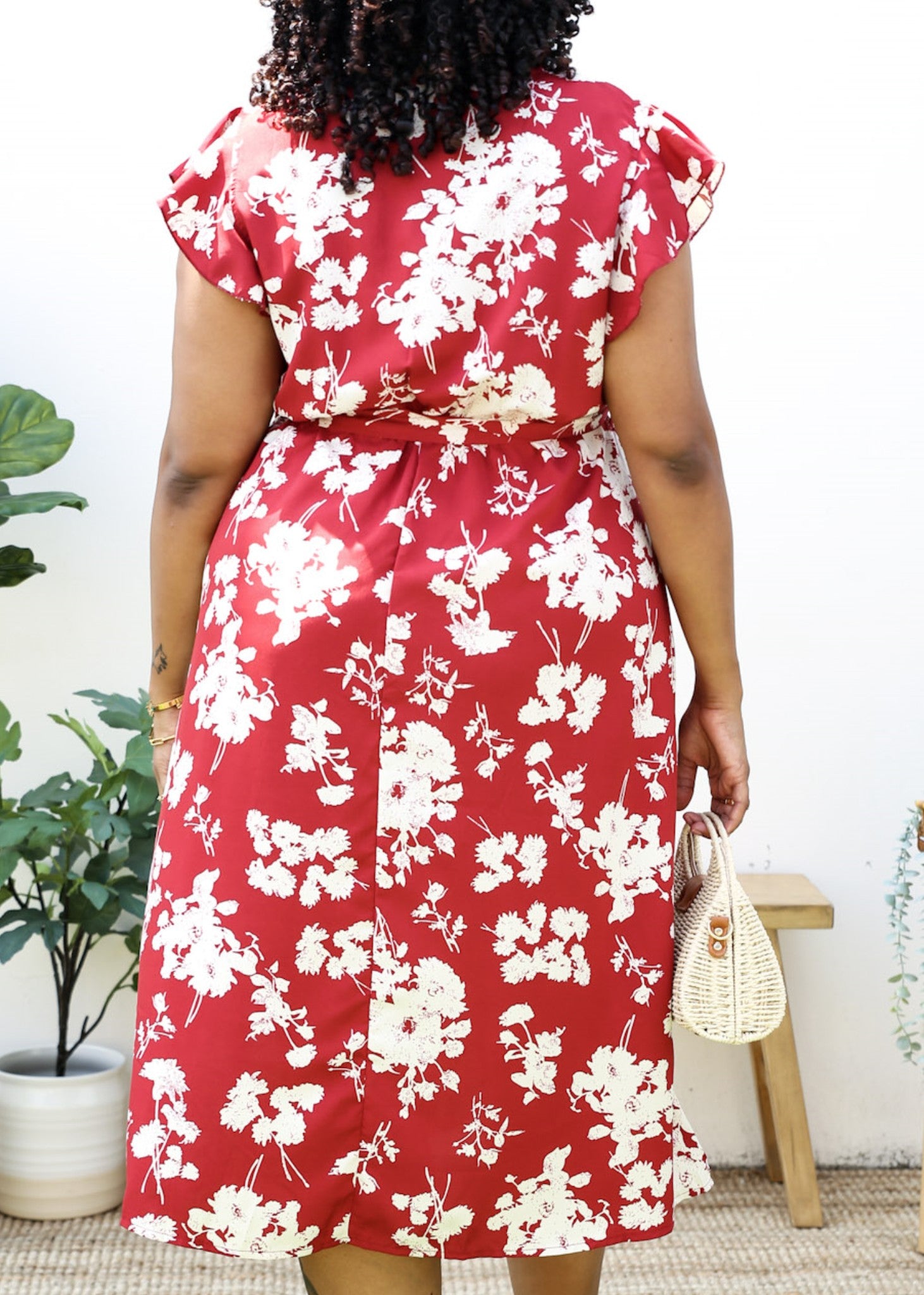 Vestido largo cruzado con estampado floral tropical y mangas con volantes en talla grande 