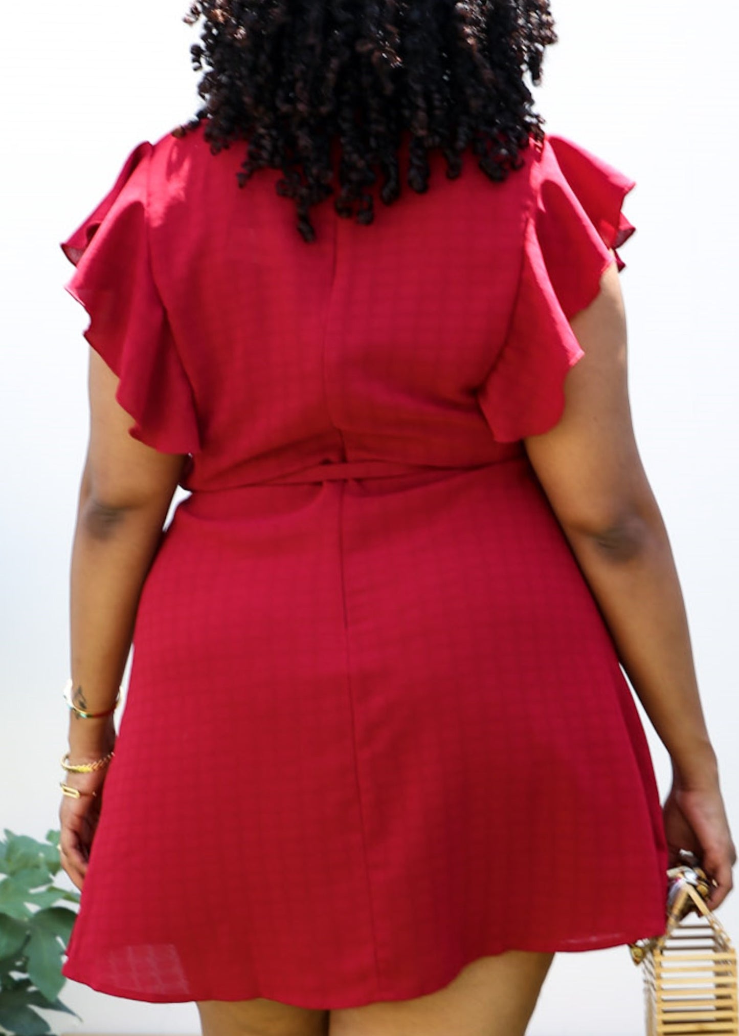 Vestido de fiesta de talla grande de color liso con mangas con volantes 