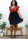 Vestido sin mangas con volantes y escote en V y estampado floral de talla grande 
