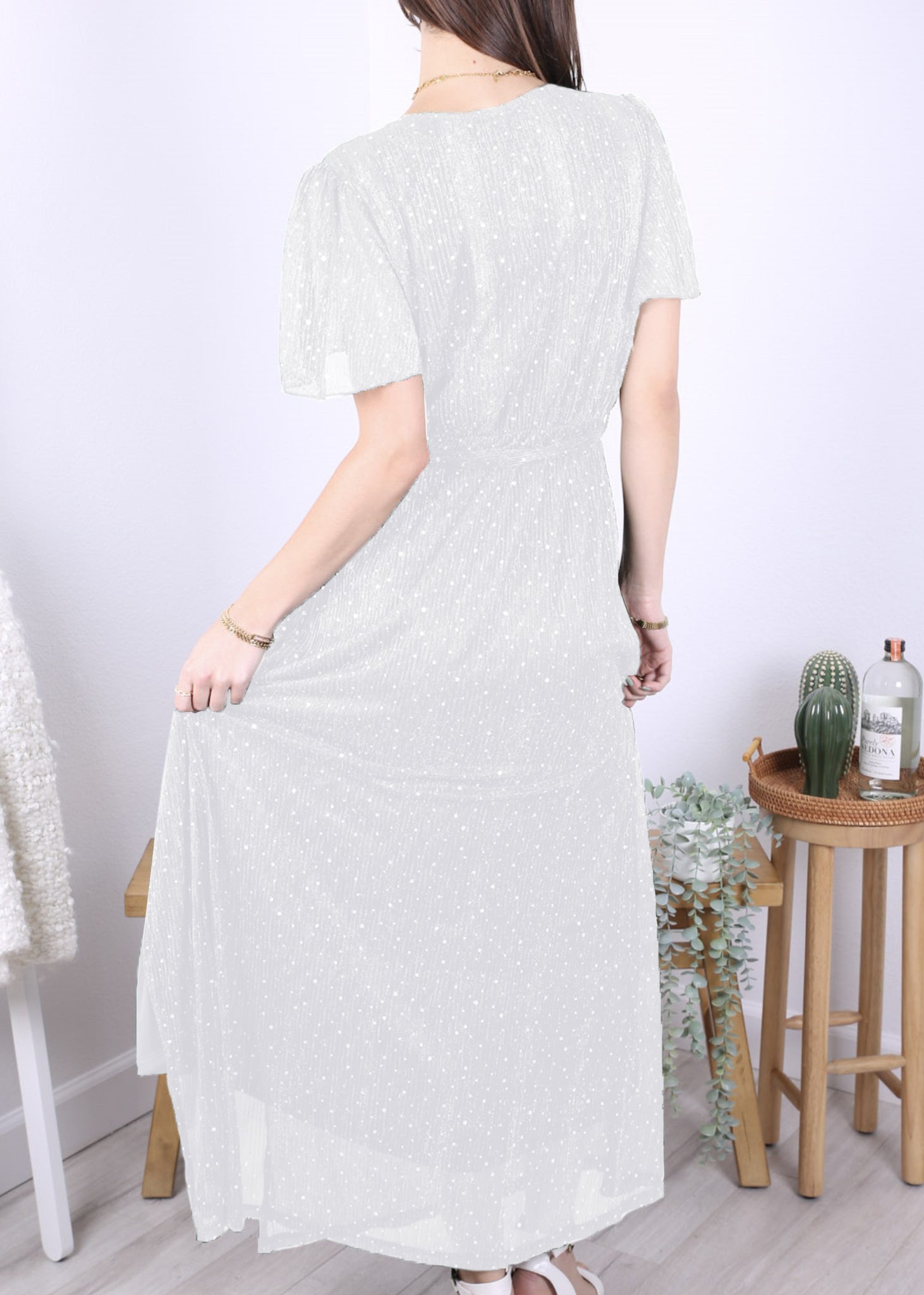 Vestido de lunares con detalles transparentes