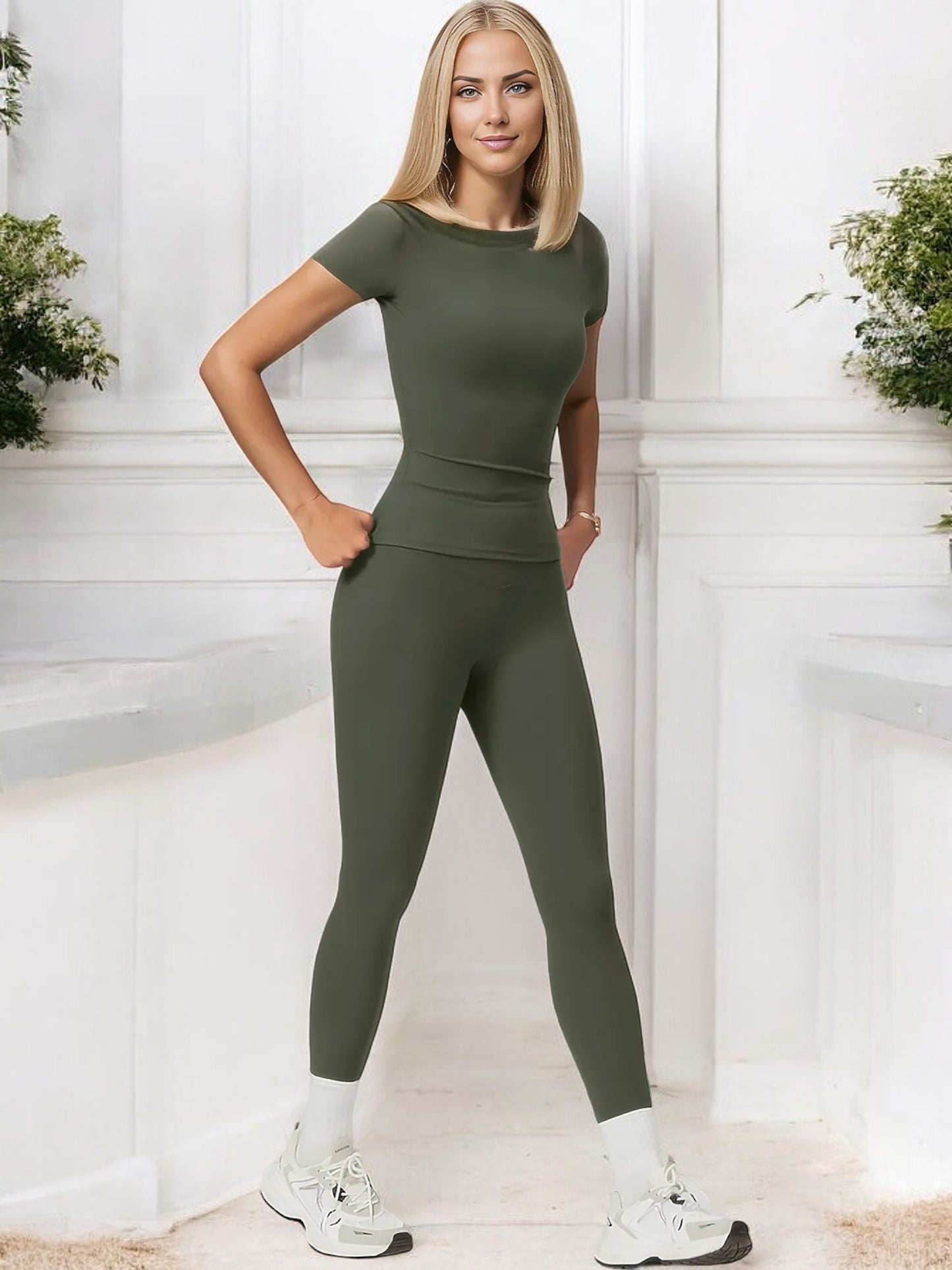 Women's Short Sleeve Fitted Round Neck Top