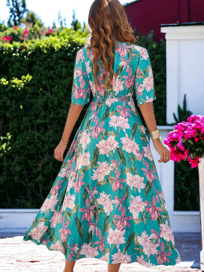 Vestido largo con estampado floral, detalles de botones y mangas medianas
