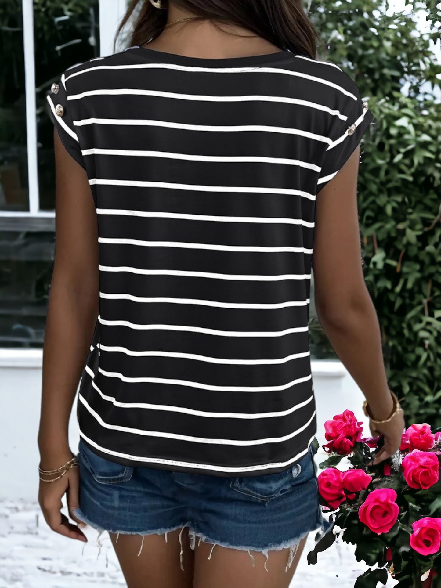Short Sleeved Striped Pattern T-Shirt