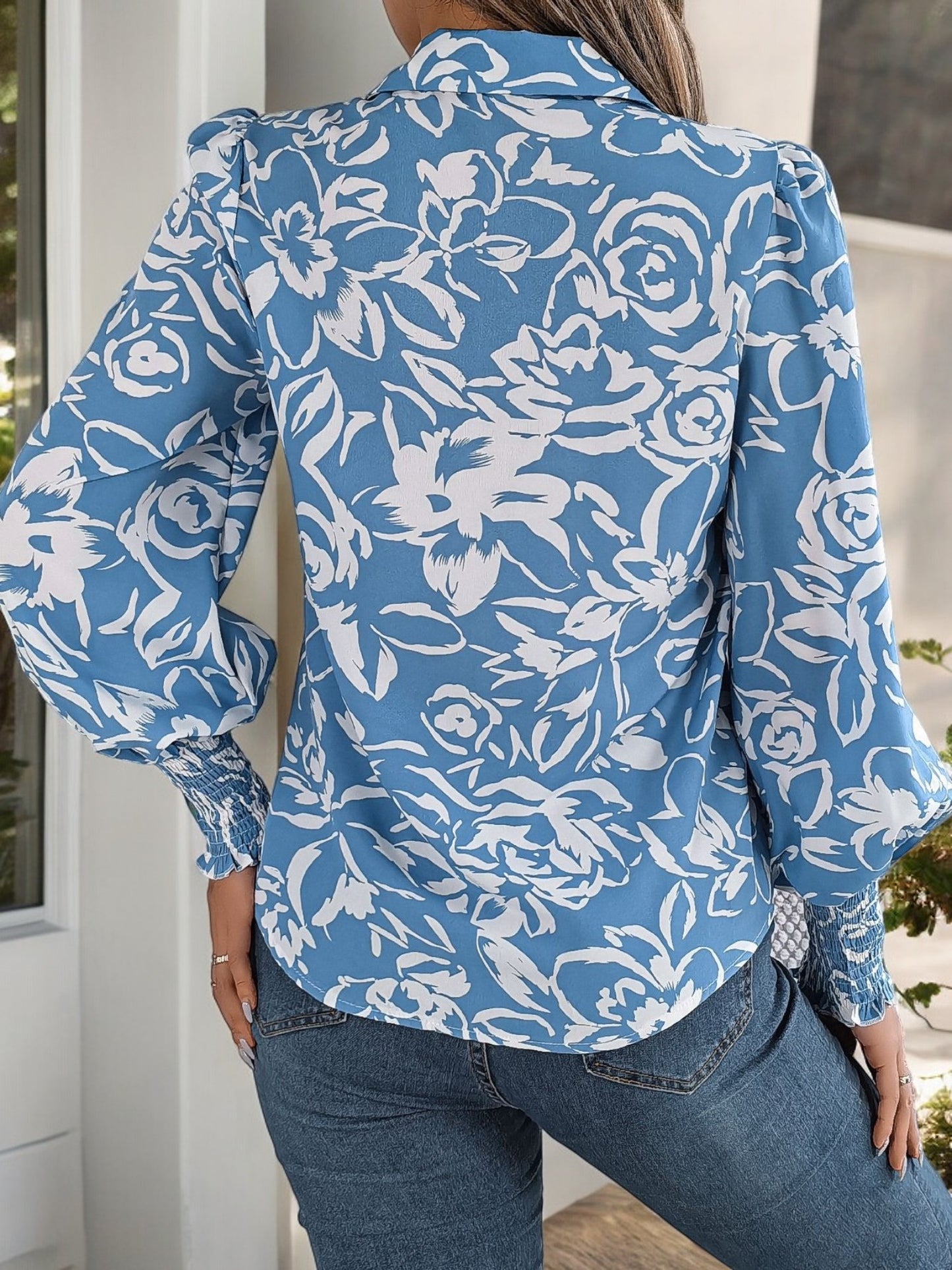 Blusa floral con botones, puños y cuello fruncidos para mujer de Anna-Kaci